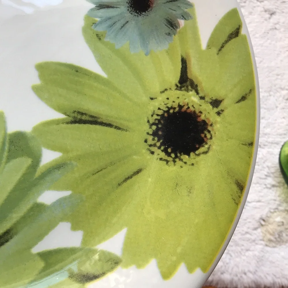 Crate & Barrel Gerber Daisy Buffet Plate made in Italy shades of green